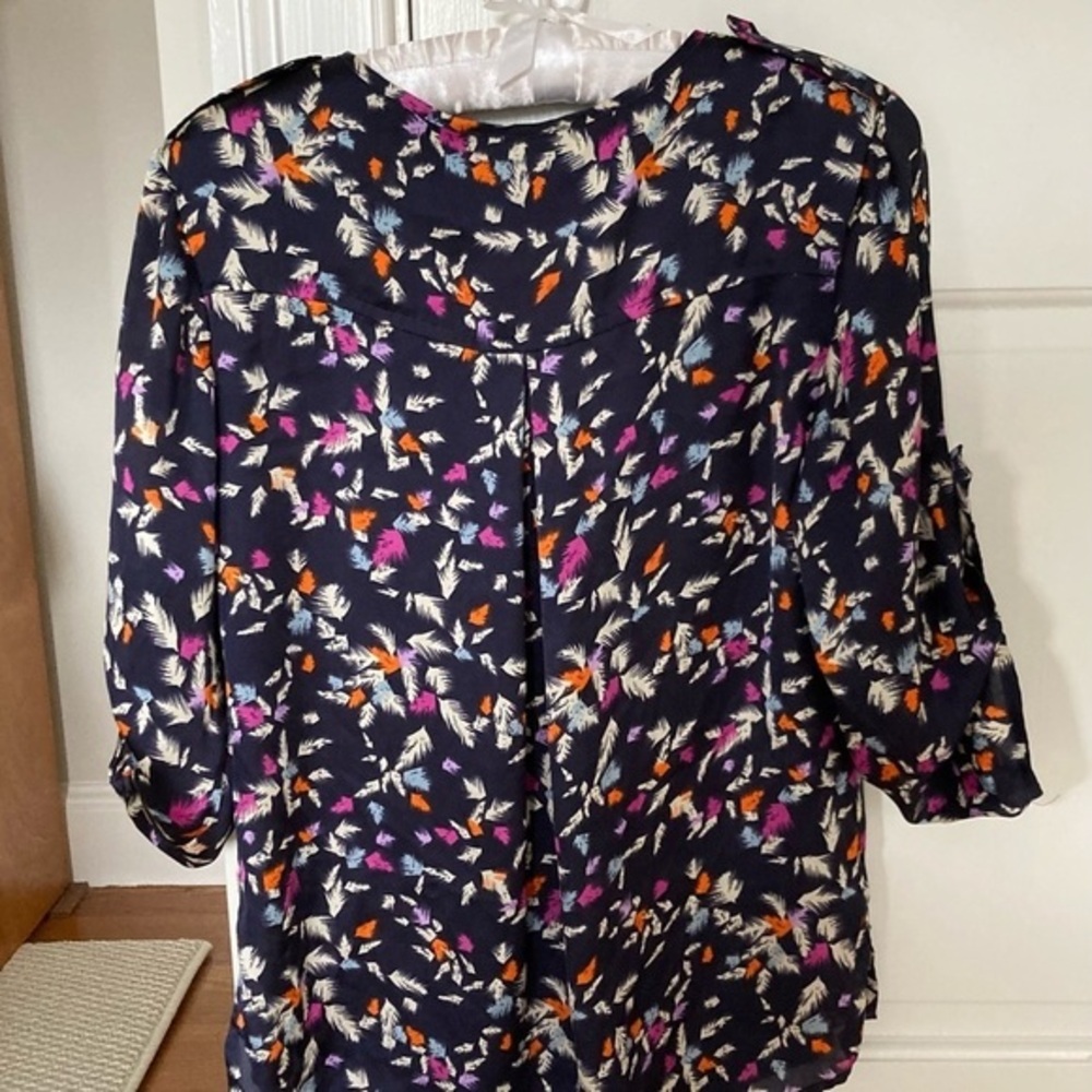 Aqua navy and multi color V-neck print top XS​​​